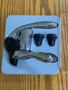 Rabbit Wine Preserver Lever Vacuum Pump w/2 Stoppers